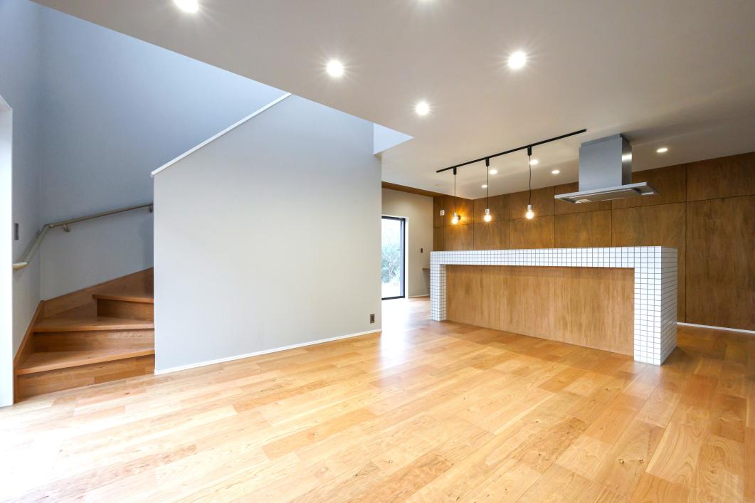 光と素材が主役になる、ひらけるLDKの家｜建売住宅の施工事例