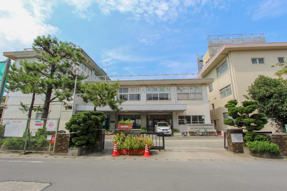 泉中学校 / 約440M