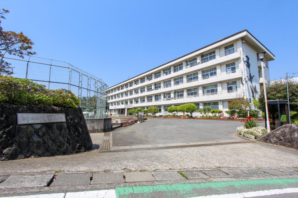 足柄台中学校 / 約2,200M