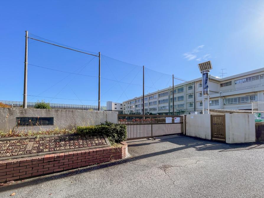 今宿小学校 / 約400M
