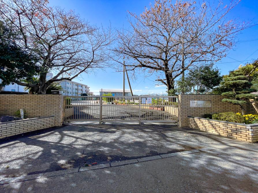 萩園中学校 / 約940M
