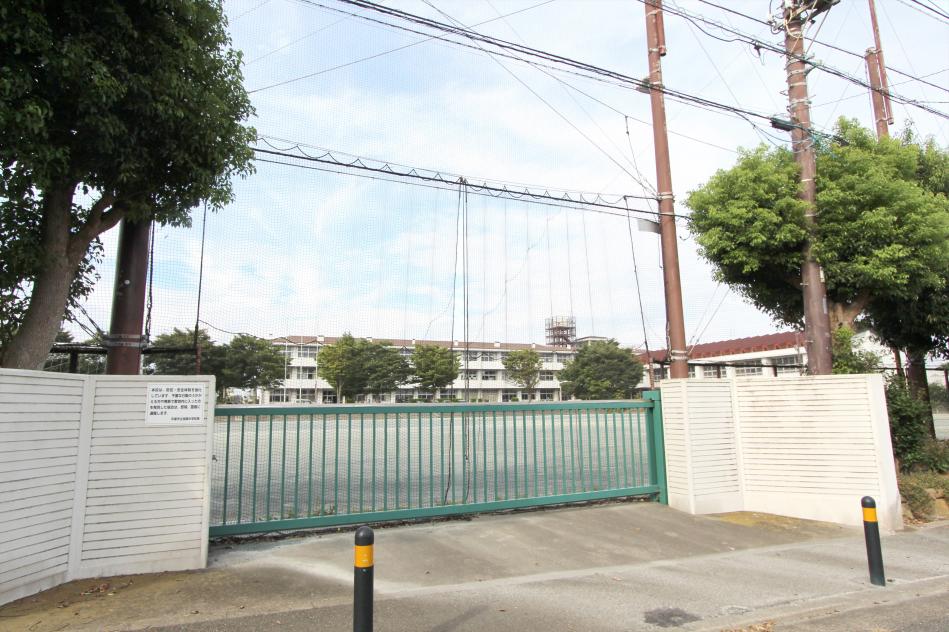 旭陵中学校 / 約1,000M