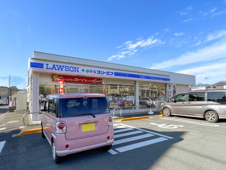 ローソン・スリーエフ秦野堀川東店 / 約160M
