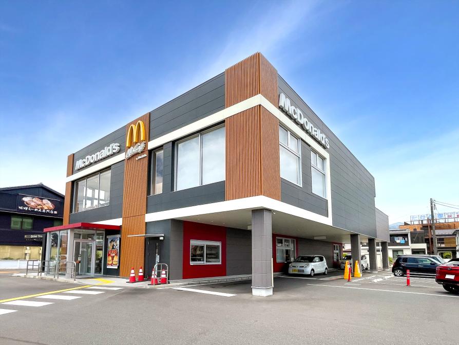 マクドナルド秦野若松町店 / 約450M