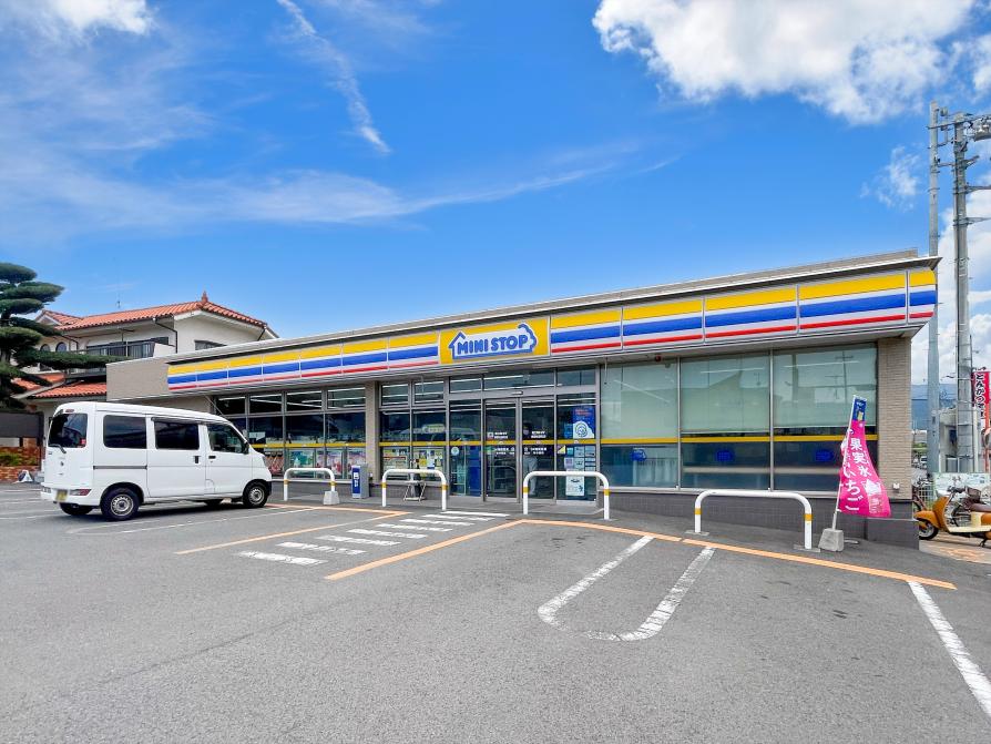 ミニストップ秦野松原町店 / 約180M