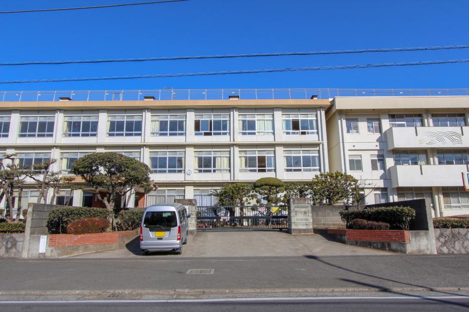 浜岳中学校 / 約180M
